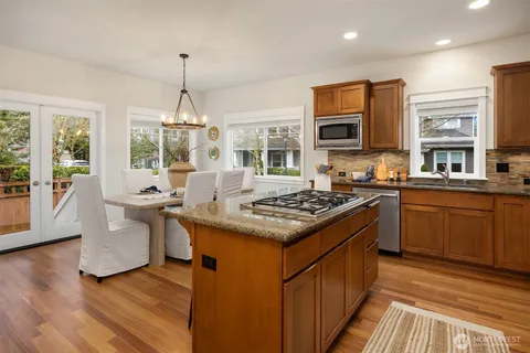 $1,500,000 | 2073 Northeast Noble Street, Issaquah, WA 98029