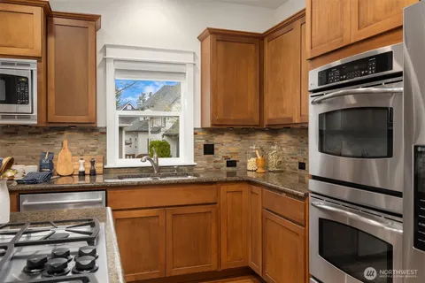 $1,500,000 | 2073 Northeast Noble Street, Issaquah, WA 98029