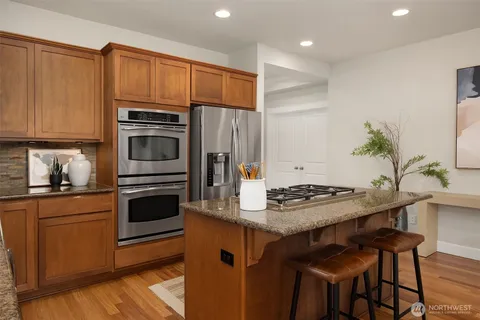 $1,500,000 | 2073 Northeast Noble Street, Issaquah, WA 98029