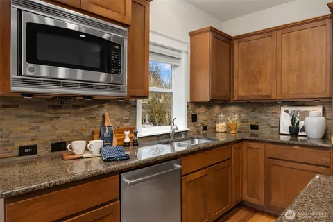 $1,500,000 | 2073 Northeast Noble Street, Issaquah, WA 98029