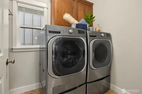 $1,500,000 | 2073 Northeast Noble Street, Issaquah, WA 98029