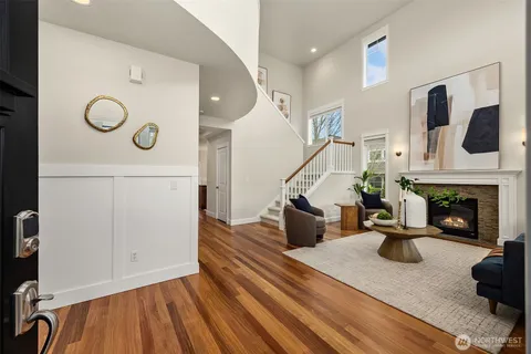 $1,500,000 | 2073 Northeast Noble Street, Issaquah, WA 98029