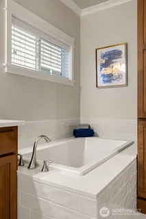 $1,500,000 | 2073 Northeast Noble Street, Issaquah, WA 98029