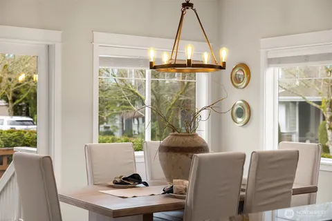 $1,500,000 | 2073 Northeast Noble Street, Issaquah, WA 98029