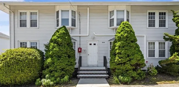 $2,200 | 30 Brown Street, Unit 4, Narragansett, RI 02882