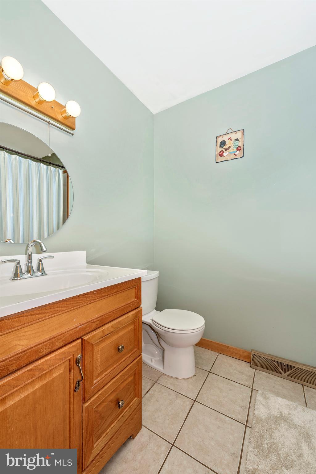 5333 Gold Mine Road Frederick, MD 21703 - Photo 16 of 34 Full Hall Bathroom