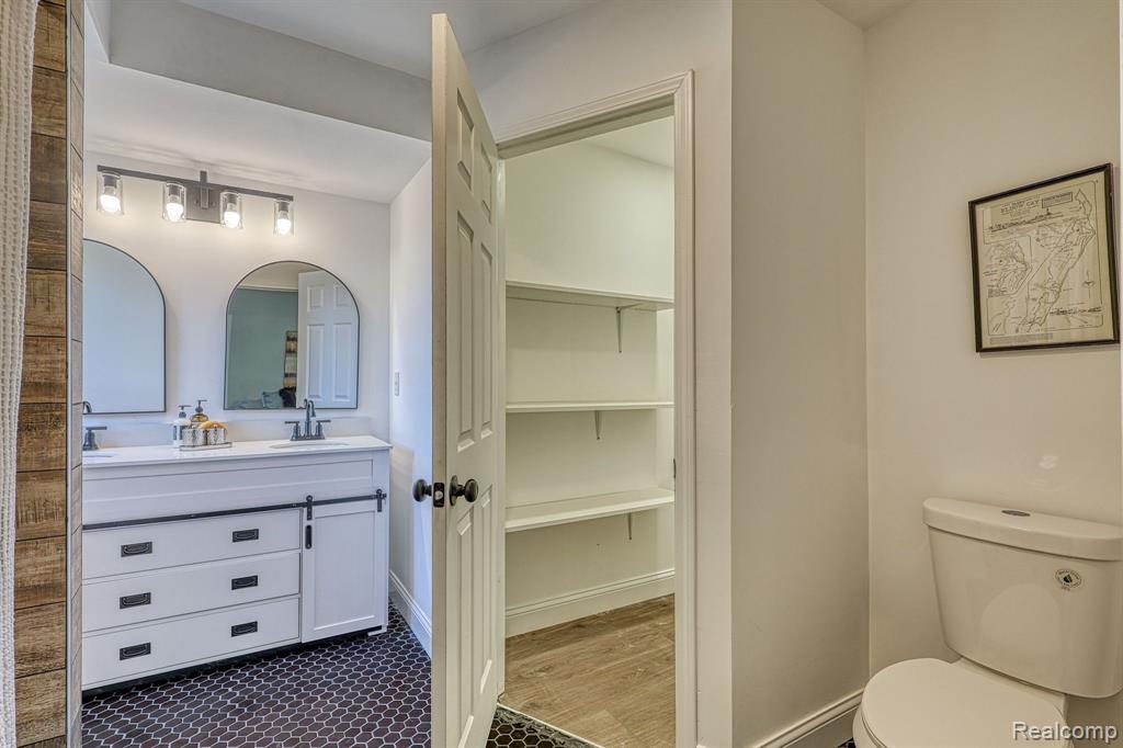 45212 Deneweth Road Macomb, MI 48042 - Photo 27 of 60