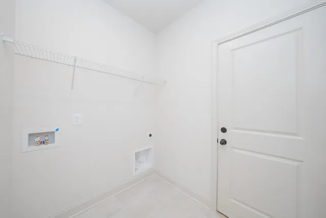 a view of livingroom with furniture and furniture