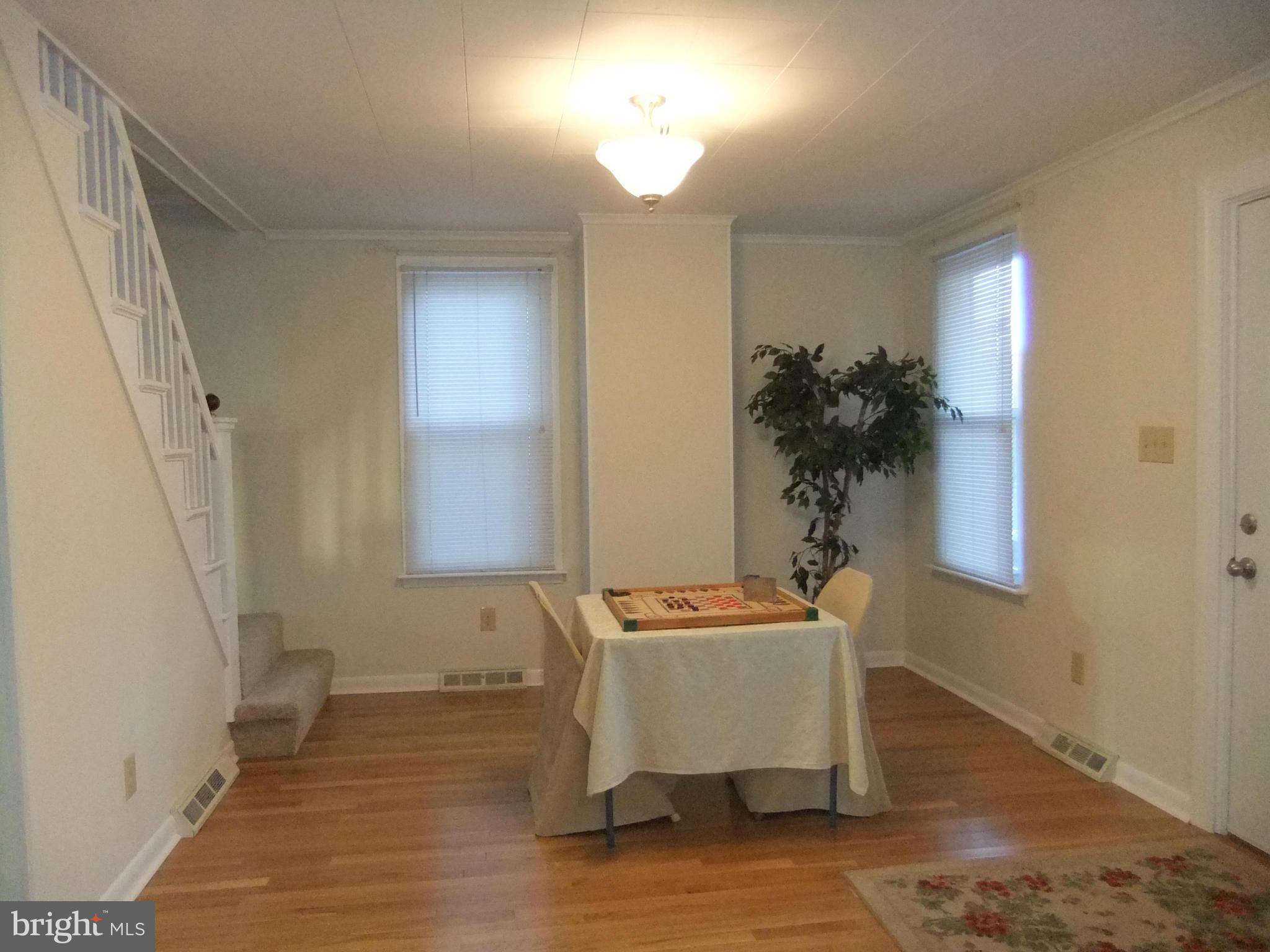 433 Ridge Avenue Hagerstown, MD 21740 - Photo 4 of 30 Living Room