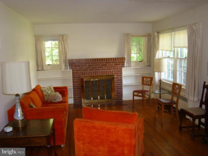 512 Love Point Road Stevensville, MD 21666 - Photo 3 of 4 Living Room