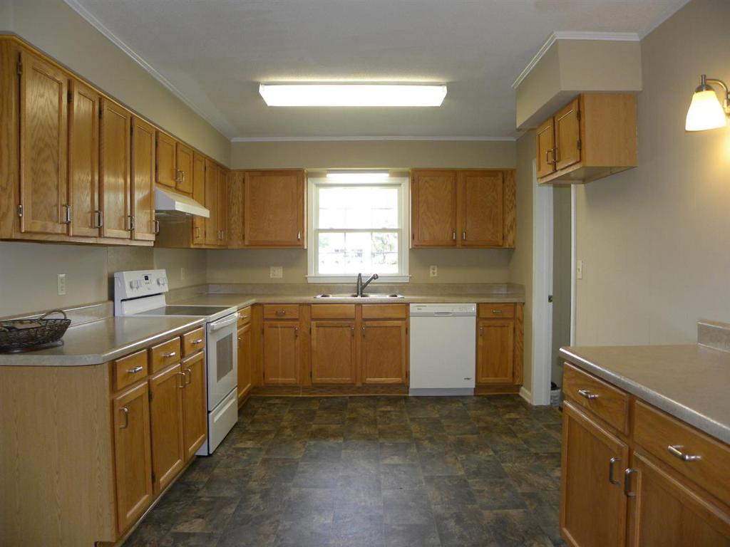 1100 Whitehall Road Anderson, SC 29625 - Photo 4 of 15 Gallery Image 4