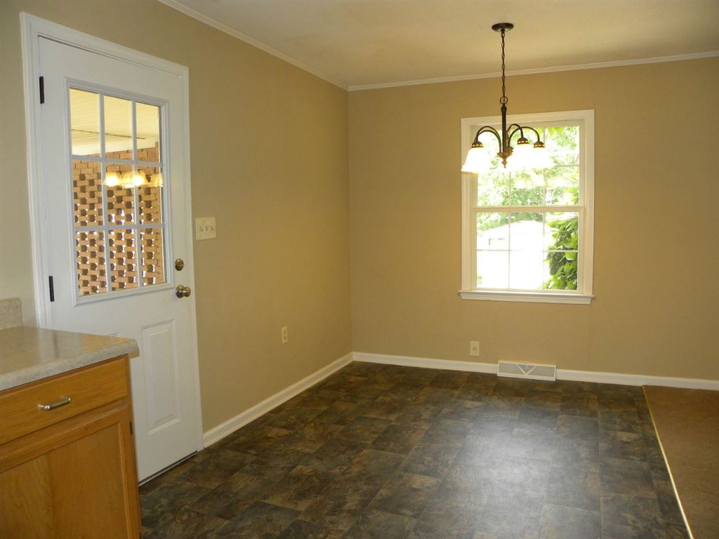 1100 Whitehall Road Anderson, SC 29625 - Photo 5 of 15 Gallery Image 5