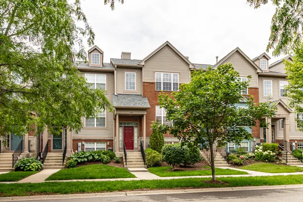 $320,000 | 1631 Station Park Drive, Grayslake, IL 60030