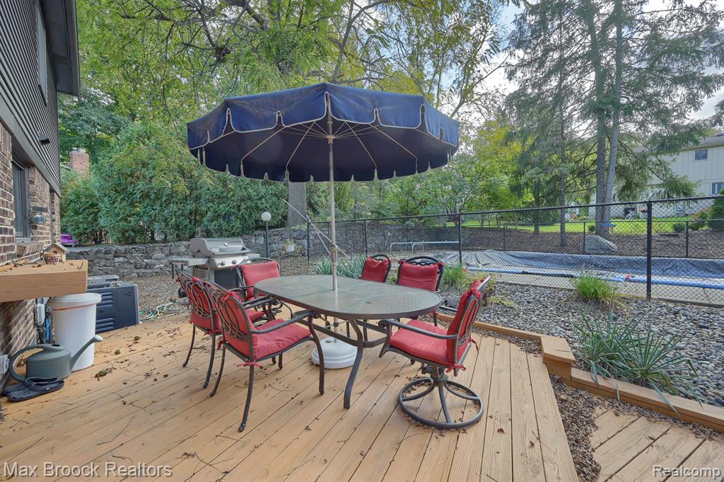 35181 Spring Hill Road Farmington Hills, MI 48331 - Photo 34 of 36