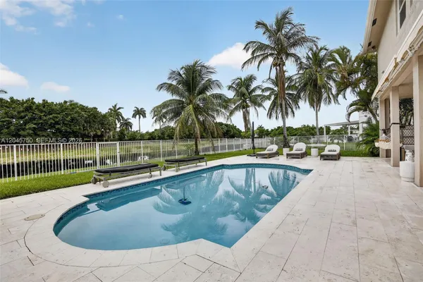 $1,690,000 | 981 Waterside Circle, Weston, FL 33327