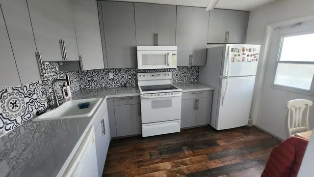 $2,500 | 700 Northeast 14th Avenue, Unit 401, Hallandale Beach, FL 33009