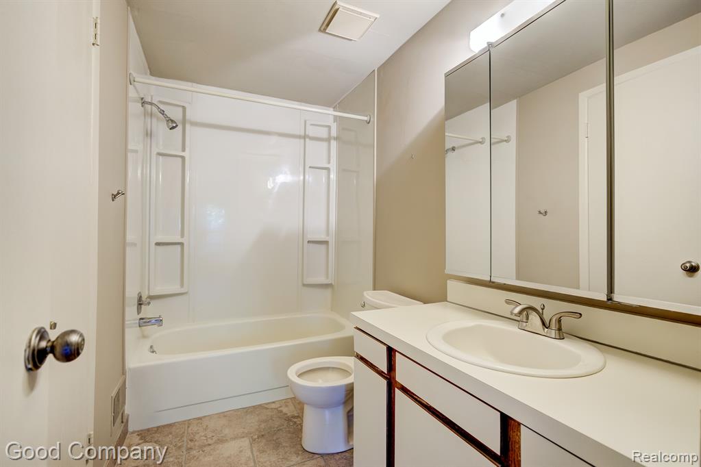 1010 Willow Grove Court Rochester Hills, MI 48307 - Photo 20 of 36