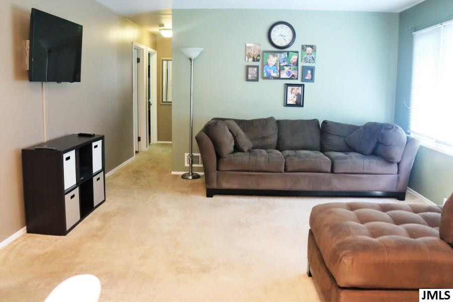 1529 Devonshire Road Jackson, MI 49203 - Photo 4 of 28 Photo 4