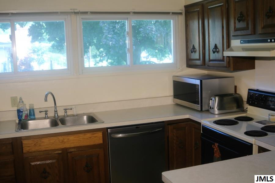 1529 Devonshire Road Jackson, MI 49203 - Photo 7 of 28 Photo 7