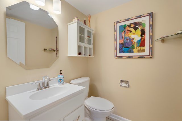 1275 Devonshire Road Buffalo Grove, IL 60089 - Photo 14 of 33