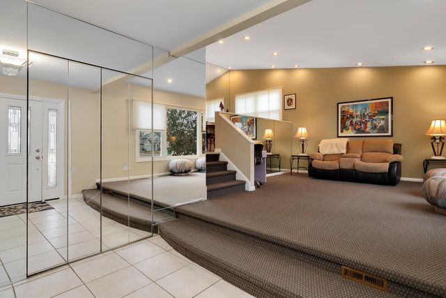 1275 Devonshire Road Buffalo Grove, IL 60089 - Photo 3 of 33