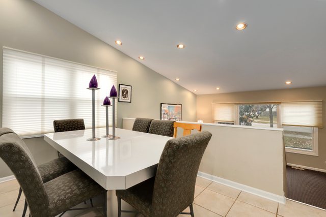 1275 Devonshire Road Buffalo Grove, IL 60089 - Photo 8 of 33