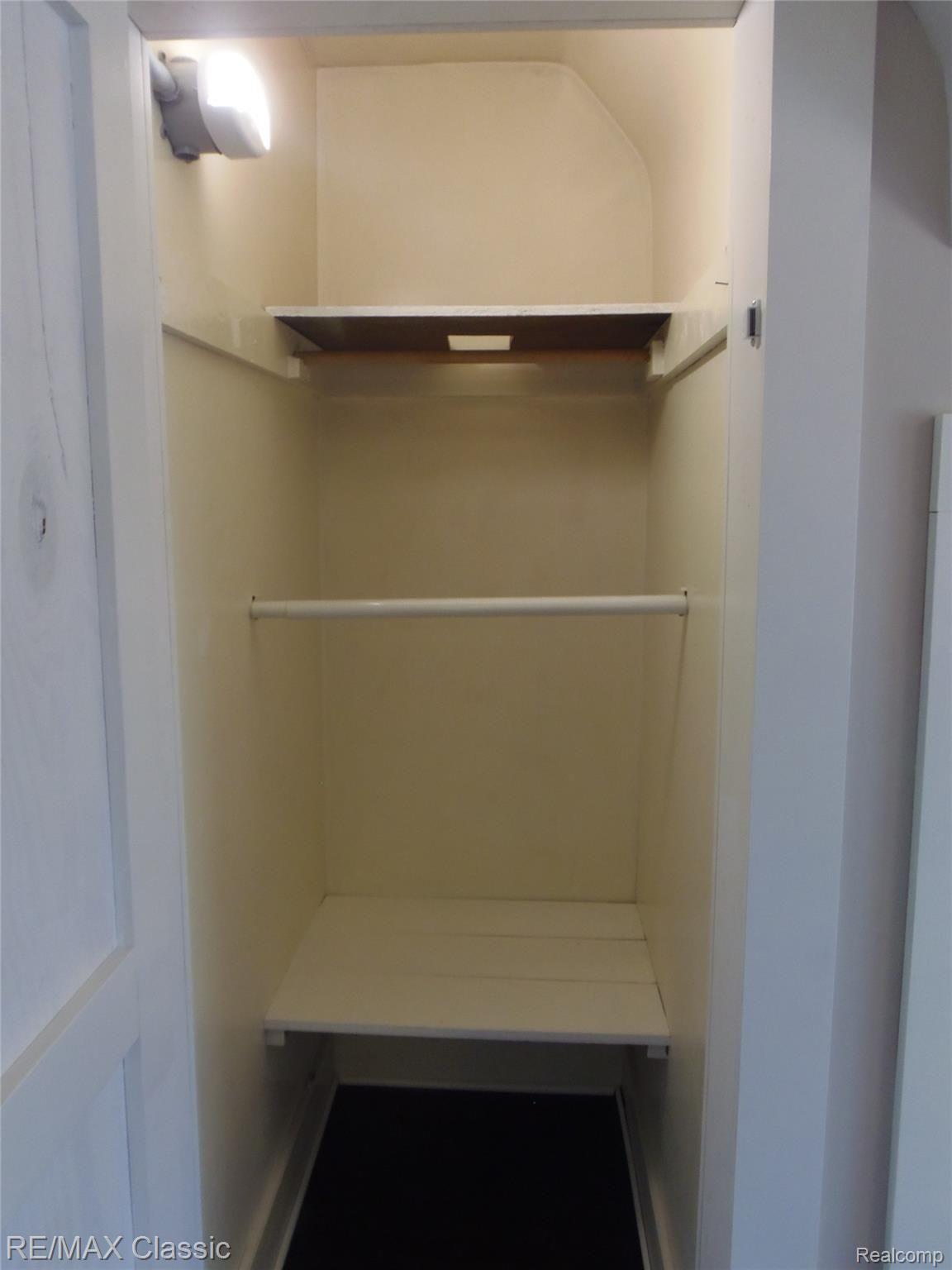1190 Bangor Road Waterford, MI 48328 - Photo 23 of 44 BR Closet.jpg