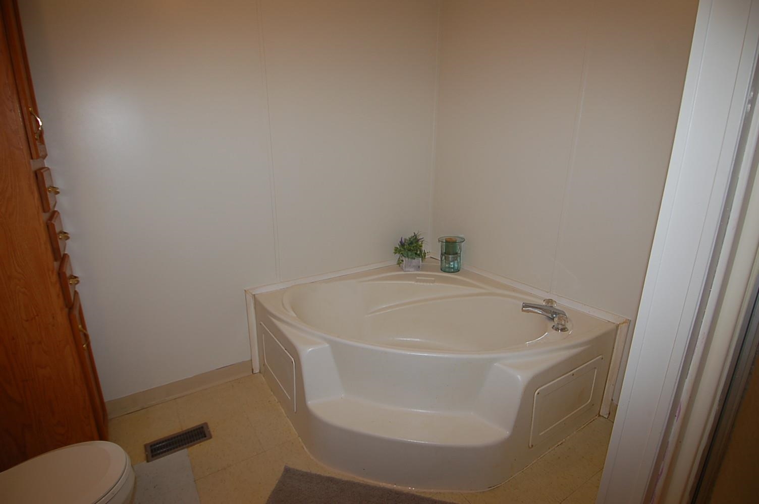 524 Yellow Stone Road Cadillac, MI 49601 - Photo 12 of 24 1911494-11.JPG