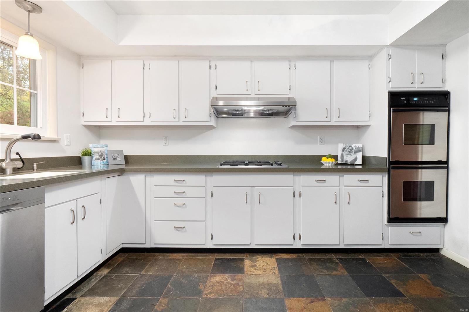 685 Edgar Road Webster Groves, MO 63119 - Photo 12 of 54 Gallery Image 12