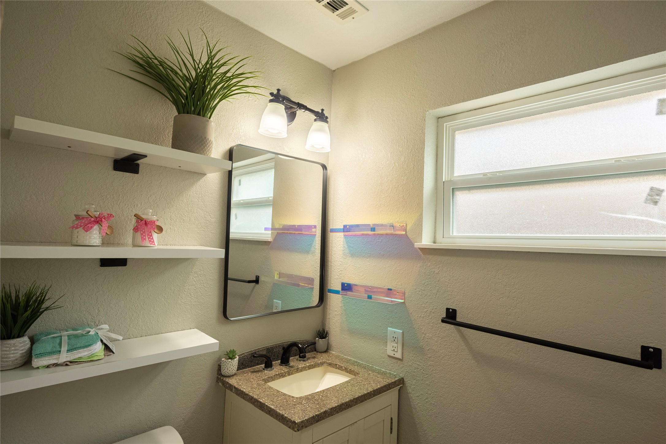 14419 Wadebridge Way Houston, TX 77015 - Photo 12 of 20 Restroom located in primary bedroom for owner privacy.