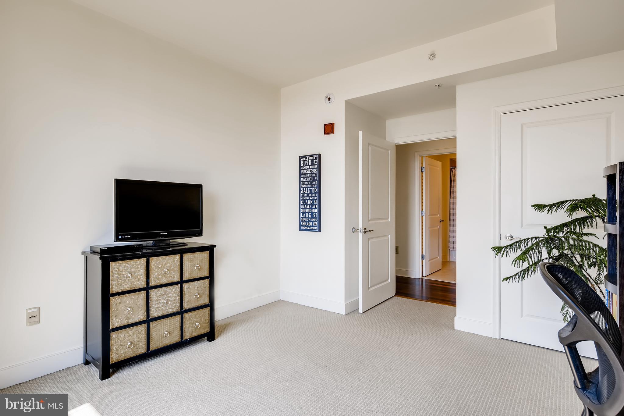 675 President Street, Unit 2105 Baltimore, MD 21202 - Photo 23 of 40 a living room with furniture and a flat screen tv