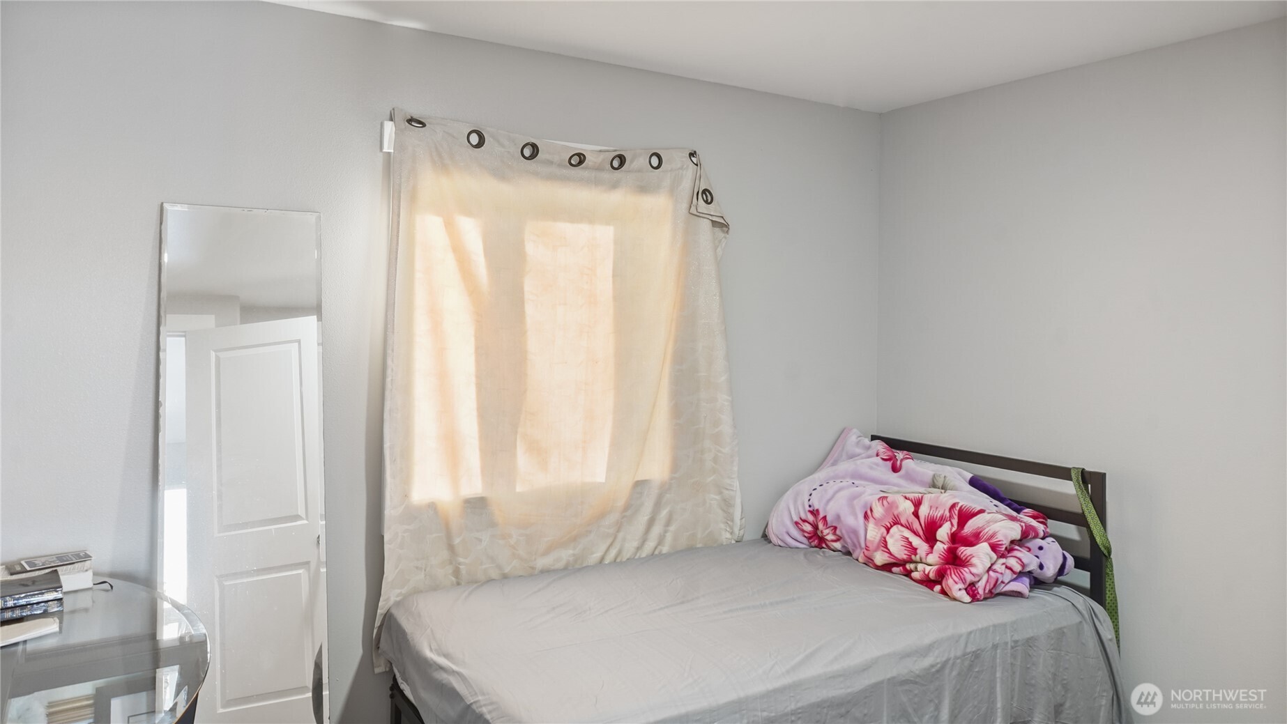 35 Hampton Road Othello, WA 99344 - Photo 20 of 33 a bedroom with a bed and a window