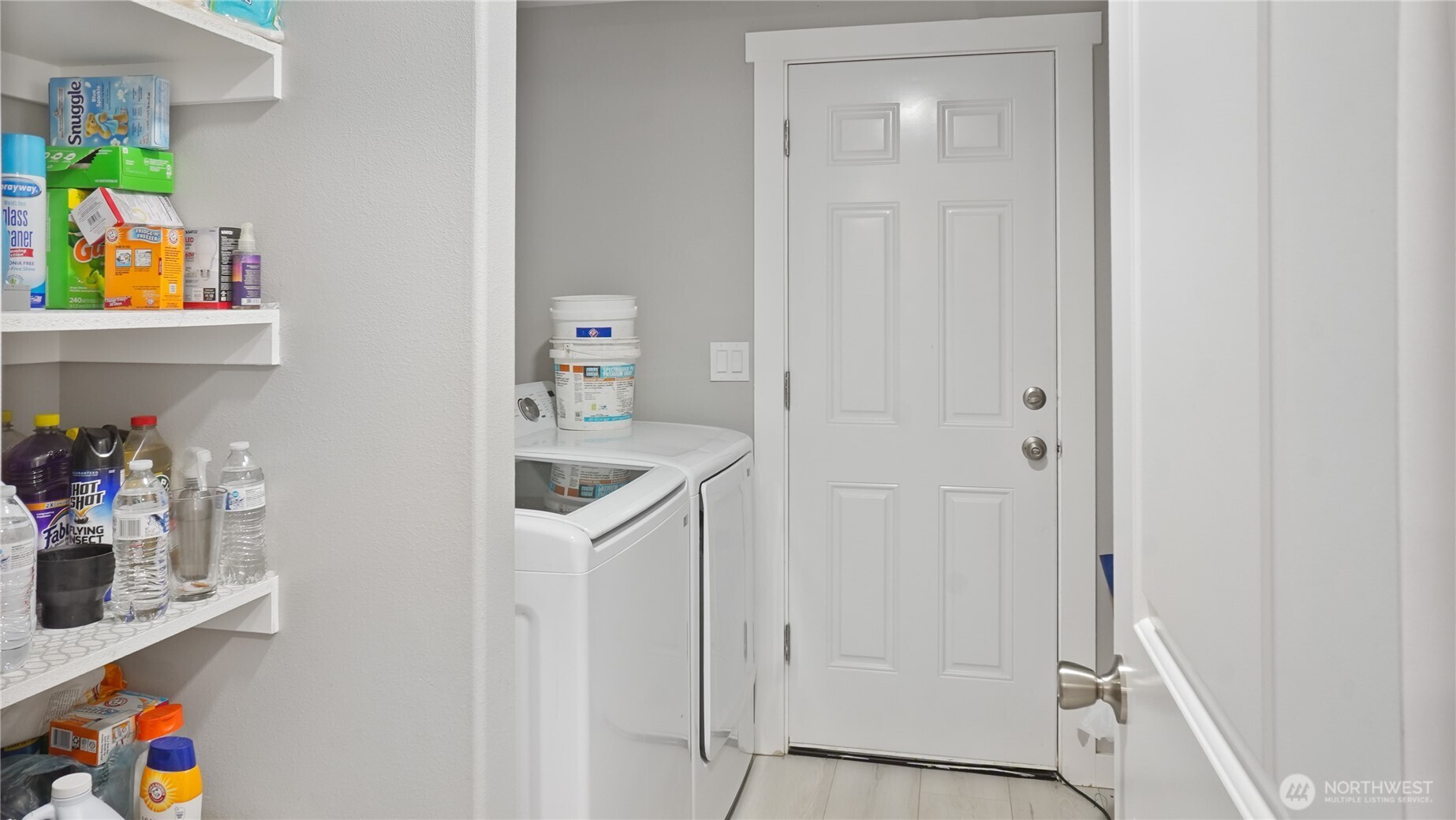 35 Hampton Road Othello, WA 99344 - Photo 27 of 33 a storage room with washer and dryer