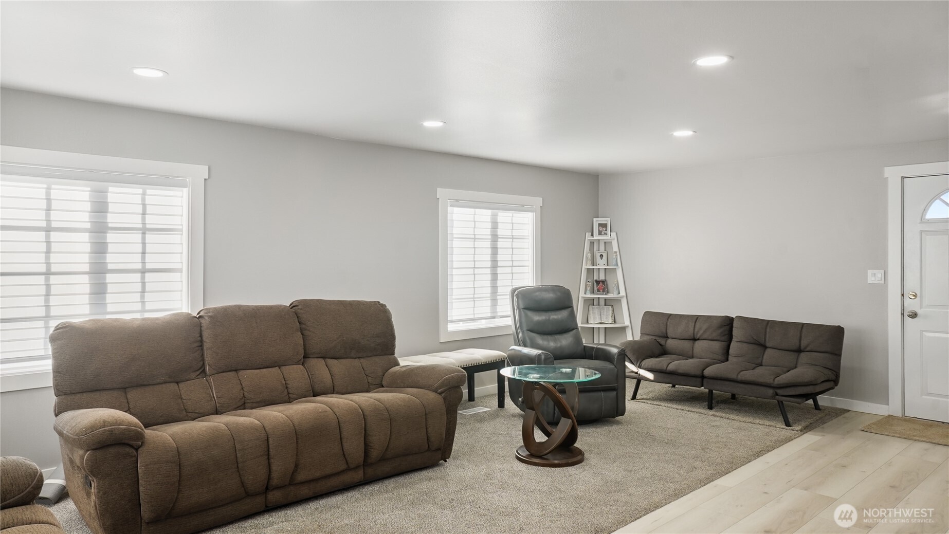 35 Hampton Road Othello, WA 99344 - Photo 30 of 33 a living room with furniture