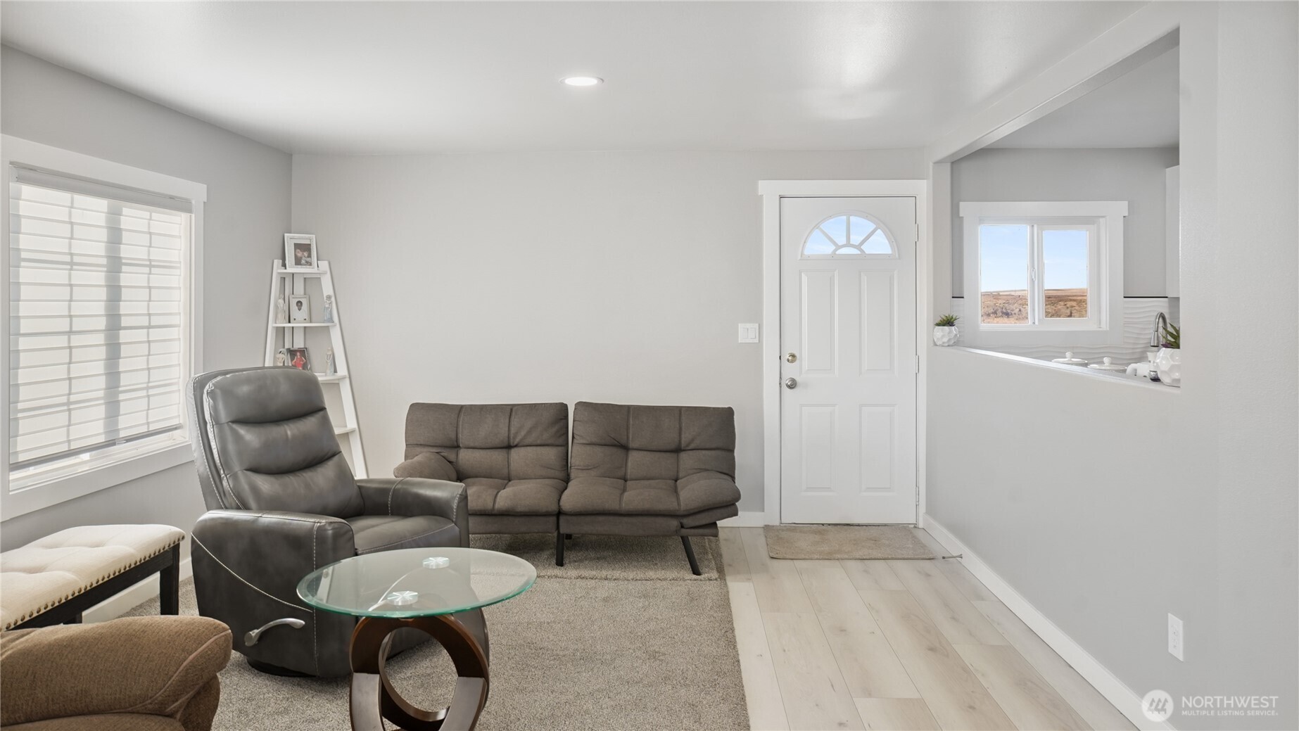35 Hampton Road Othello, WA 99344 - Photo 31 of 33 a living room with furniture and a window