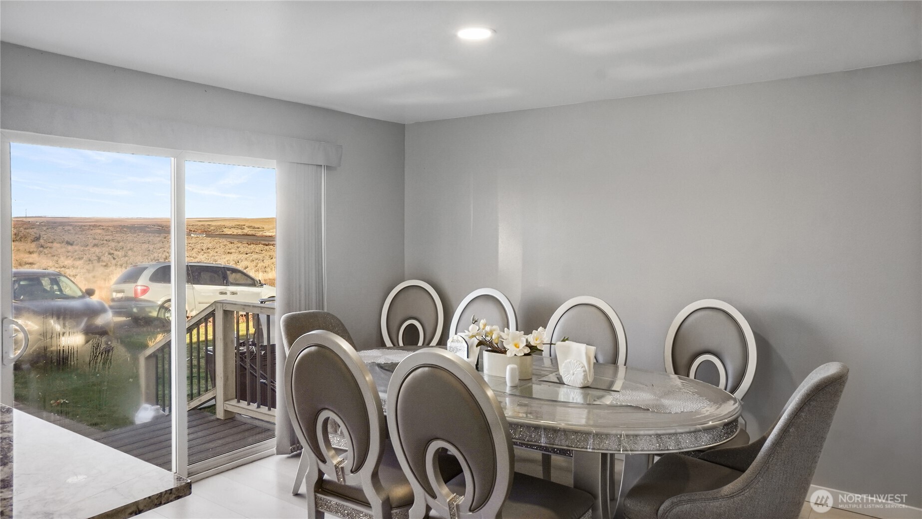 35 Hampton Road Othello, WA 99344 - Photo 4 of 33 a front view of a house with garden