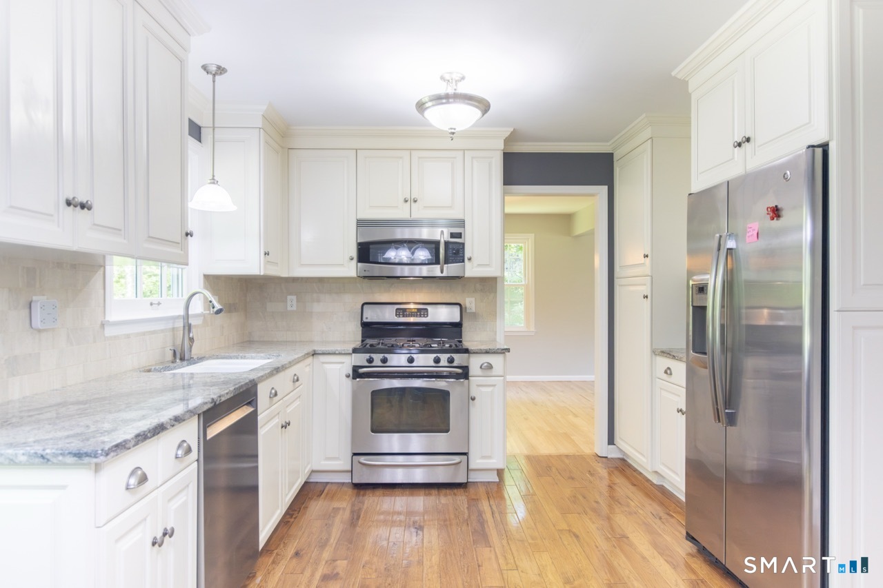 37 Vintage Road Trumbull, CT 06611 - Photo 9 of 39