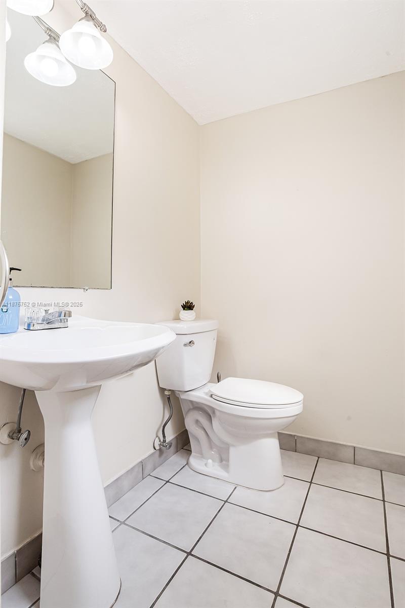 8811 Gatehouse Road, Unit 8 Plantation, FL 33324 - Photo 12 of 31