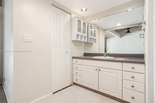 $314,900 | 8811 Gatehouse Road, Unit 8, Plantation, FL 33324