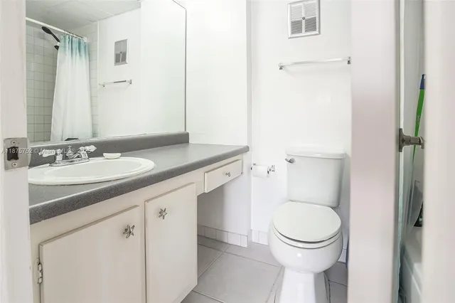 $314,900 | 8811 Gatehouse Road, Unit 8, Plantation, FL 33324