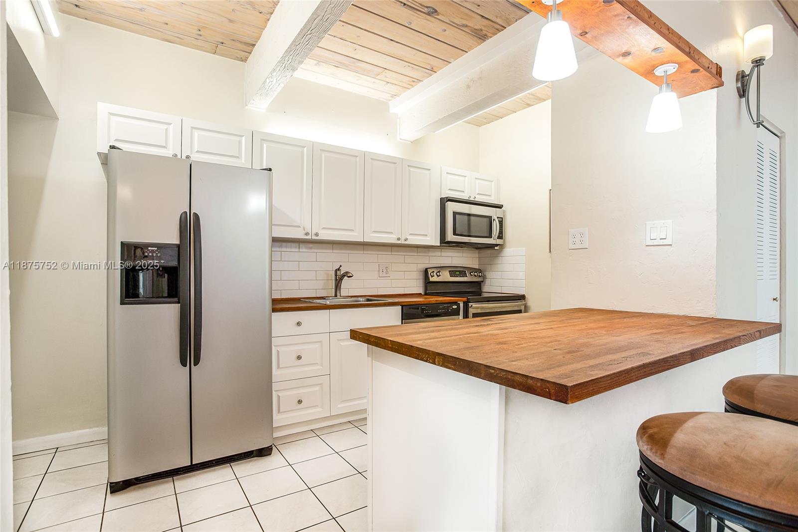 8811 Gatehouse Road, Unit 8 Plantation, FL 33324 - Photo 7 of 31