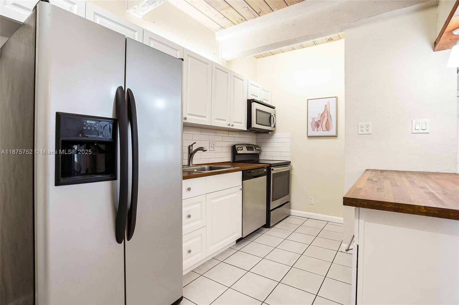 8811 Gatehouse Road, Unit 8 Plantation, FL 33324 - Photo 8 of 31