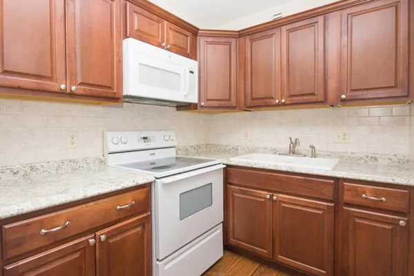 $1,300 | 3360 Lake Osborne Drive, Unit 210, Lake Worth Beach, FL 33461