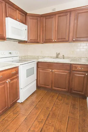 $1,300 | 3360 Lake Osborne Drive, Unit 210, Lake Worth Beach, FL 33461