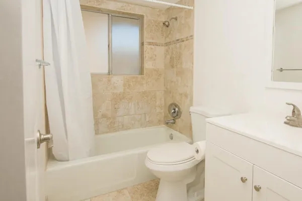$1,300 | 3360 Lake Osborne Drive, Unit 210, Lake Worth Beach, FL 33461
