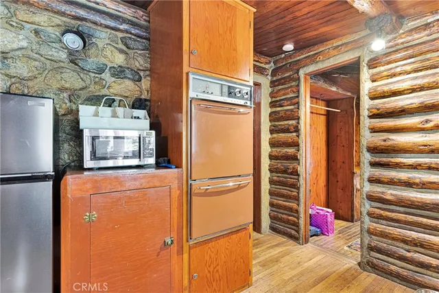 a view of walk in closet