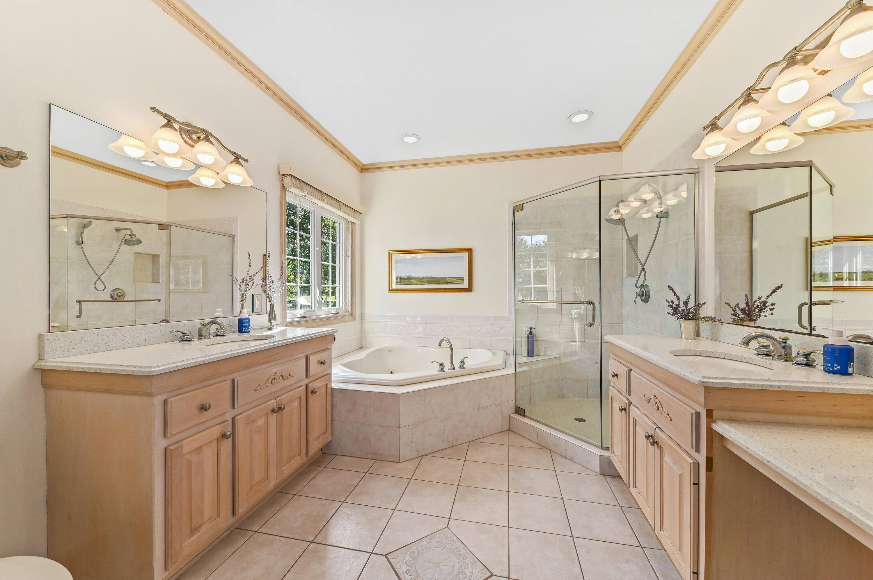 261 Steeple Pointe Circle Delafield, WI 53018 - Photo 30 of 70 Primary En suite Bath