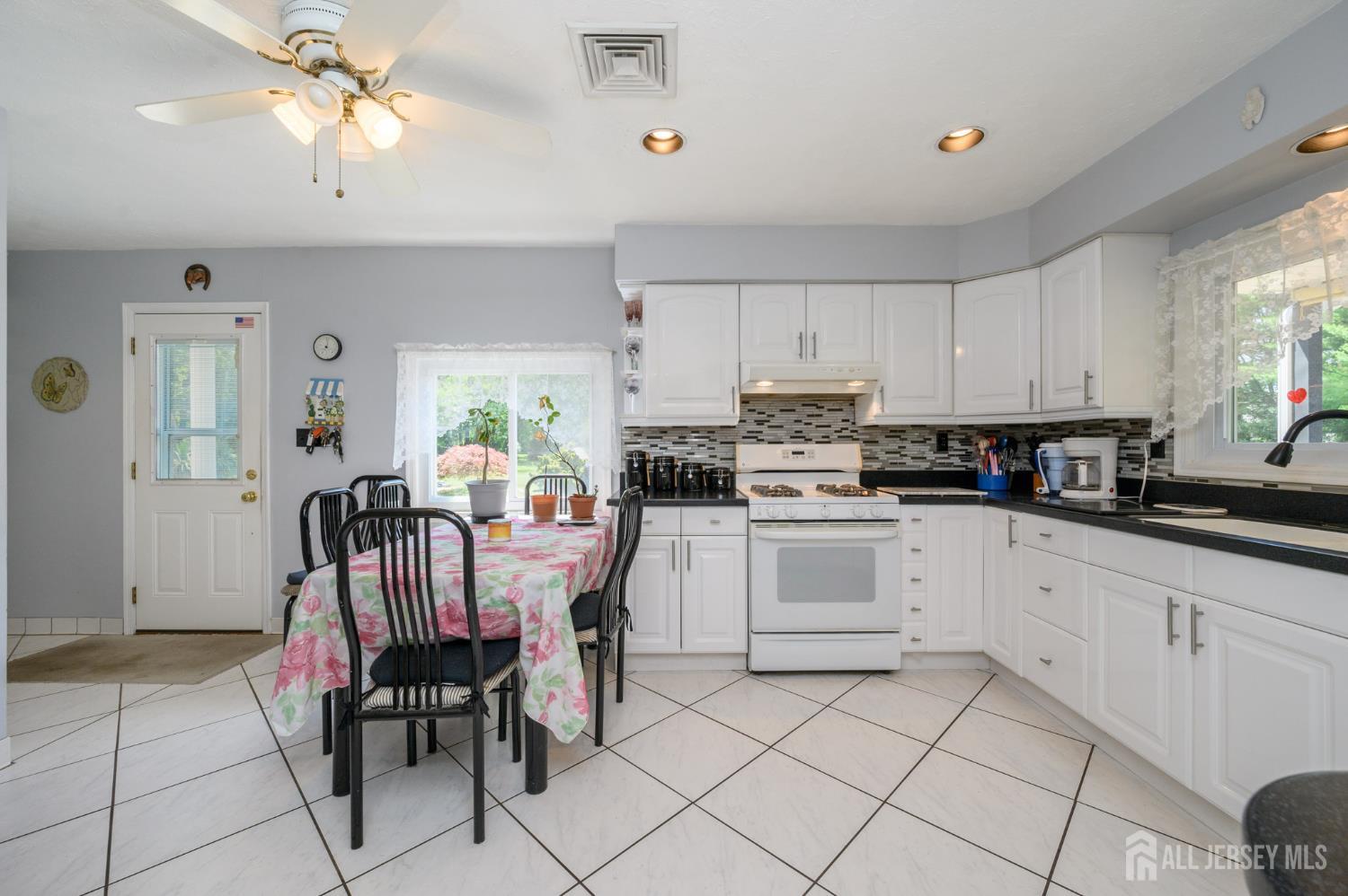 482 Stagecoach Road Millstone Township, NJ 08510 - Photo 6 of 45