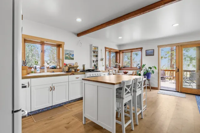 $610,000 | 215 Juniper Drive, Unit 7, Mammoth Lakes, CA 93546