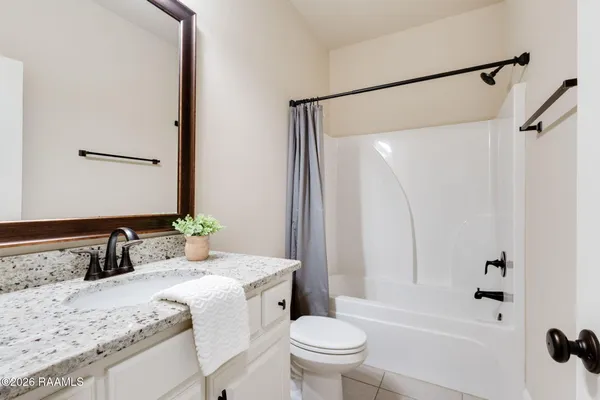 $2,400 | 221 Finnegan Way, Youngsville, LA 70592